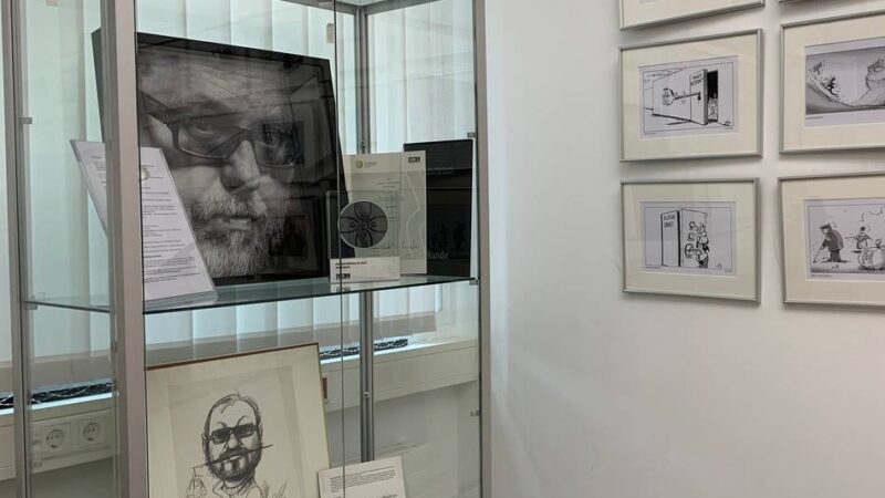 Retrospektive zu Künstler aus Mönchengladbach: Ausstellung zeigt die besten Werke des Karikaturisten Nik Ebert