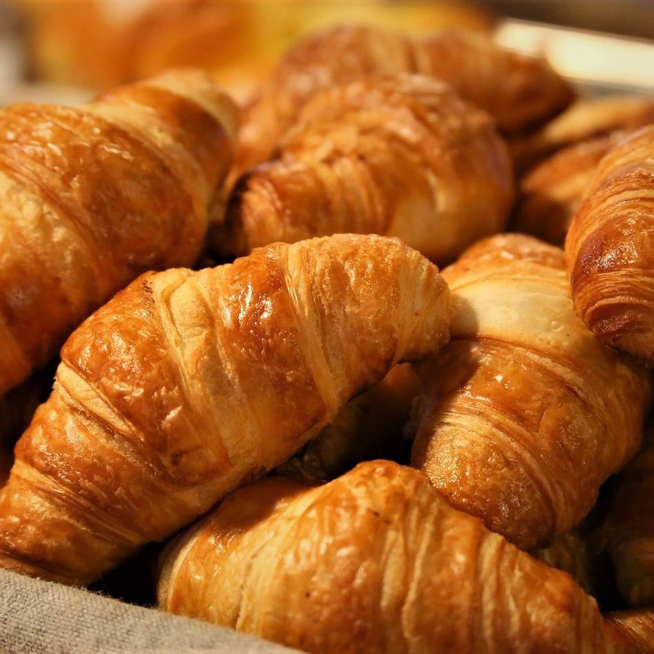 Bemerkenswerte Aktion : „Kein Kind soll hungrig sein“ – Bäckerei in Kevelaer verschenkt Brötchen an Schulkinder