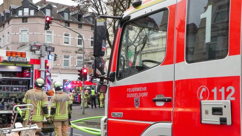 Gebäude am Graf-Adolf-Platz: Edelgas-Löschanlage löst aus – Feuerwehreinsatz in Düsseldorfer Innenstadt