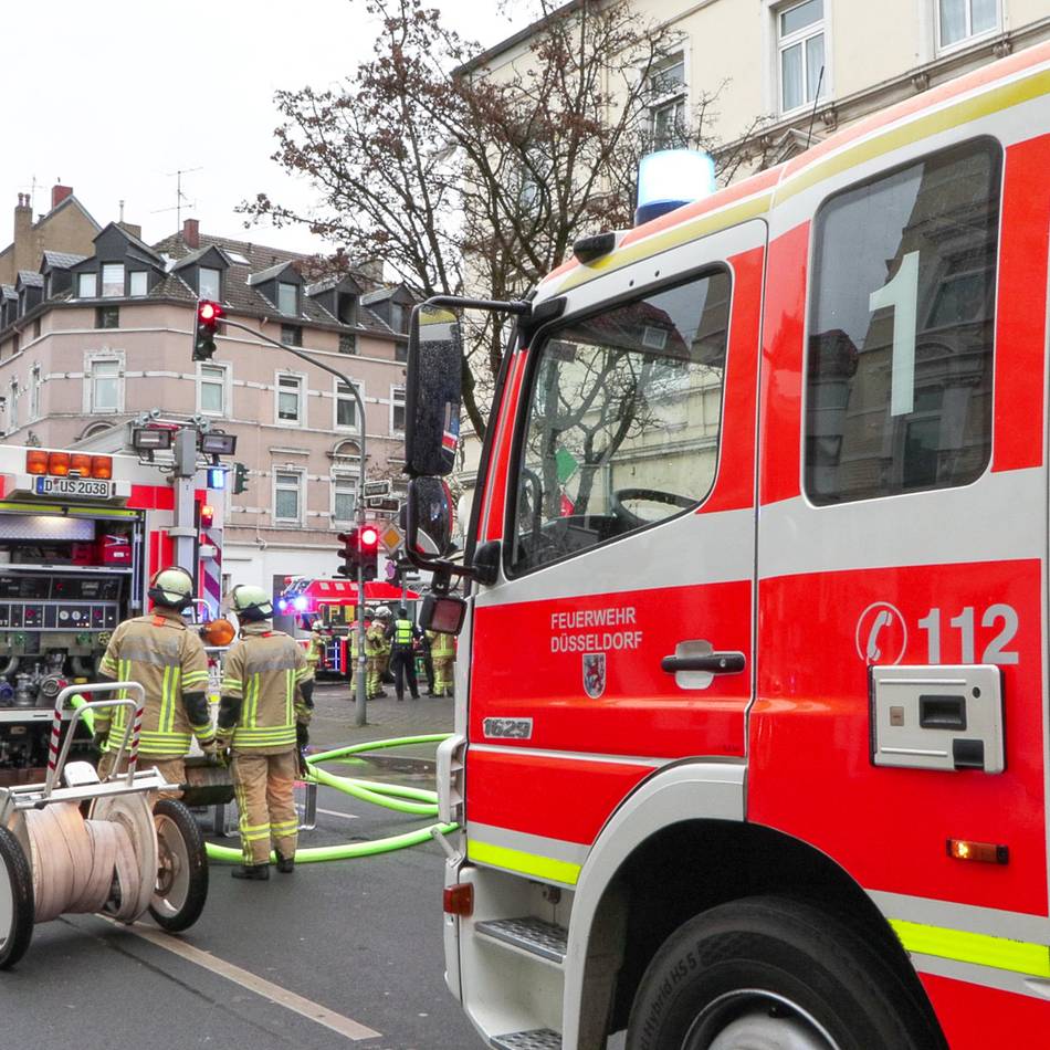 Gebäude am Graf-Adolf-Platz: Edelgas-Löschanlage löst aus – Feuerwehreinsatz in Düsseldorfer Innenstadt