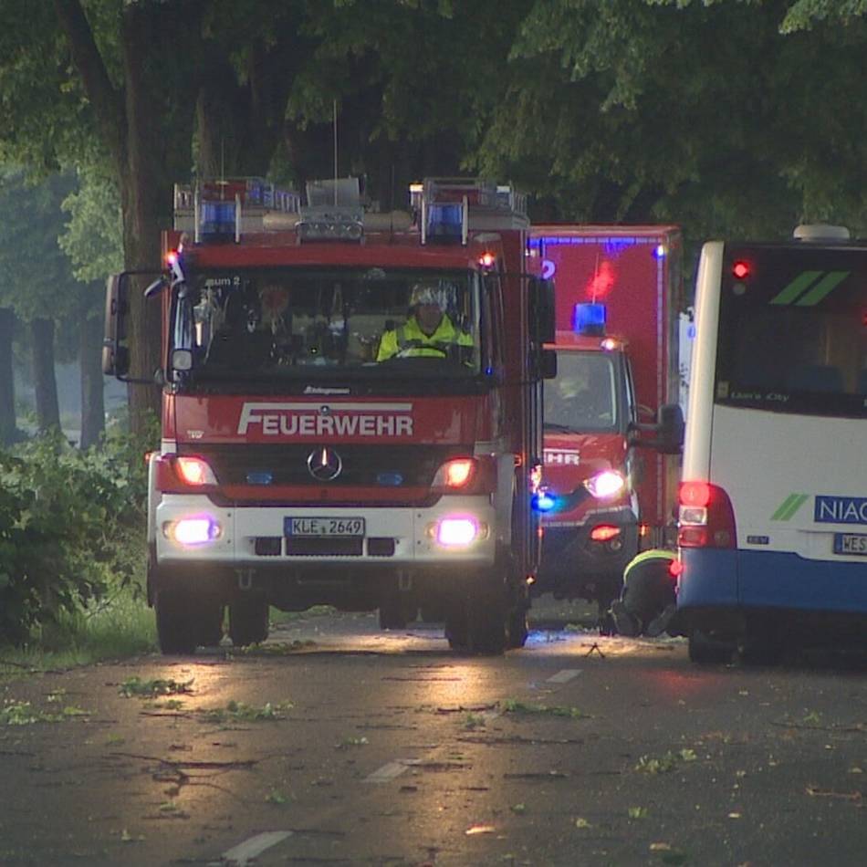 Nacht von Donnerstag auf Freitag: Zahlreiche Feuerwehreinsätze wegen Unwetter am Niederrhein