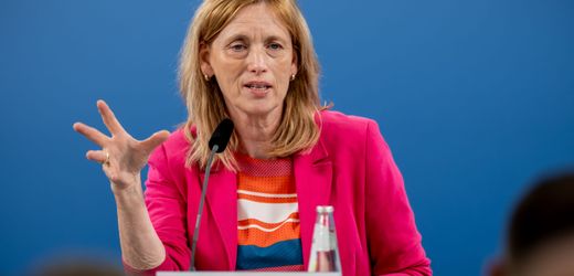 Karin Prien will bei Demokratieprojekten Verfassungsschutz einbeziehen