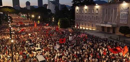 Albanien: Demonstrationen im Rahmen der »Flamingo-Proteste« weiten sich aus