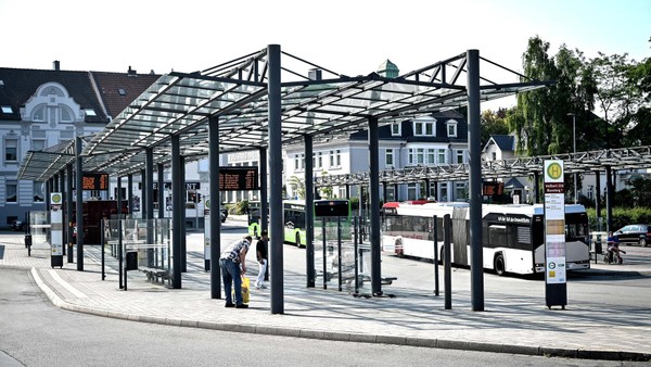 Mehr Licht, weniger Regen: Velberter ZOB soll sicherer werden