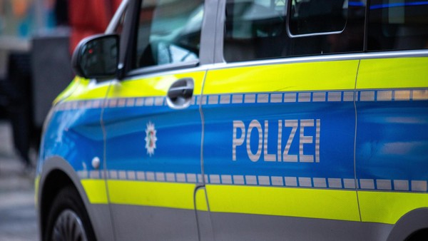 Unfall beim Abbiegen: Autos abgeschleppt und zwei Leichtverletzte