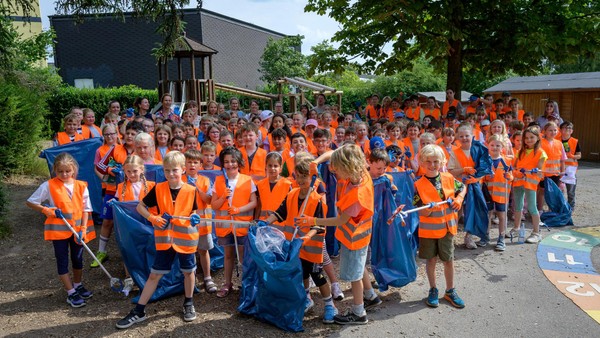 „Eine Maus kommt aus der Dose nicht raus“: Velberter Kinder gehen auf Müllfang