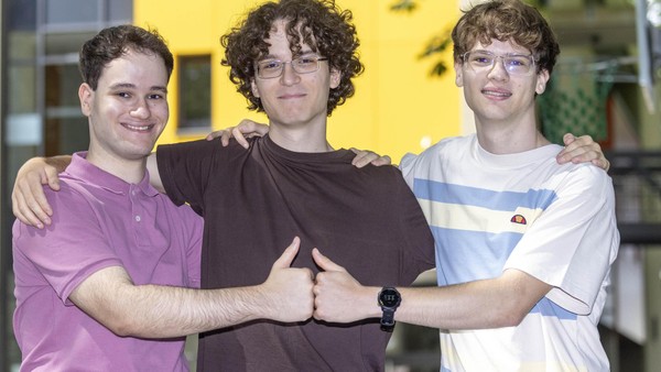 Drillinge machen gemeinsam Abitur: „Ganz unterschiedliche Persönlichkeiten“