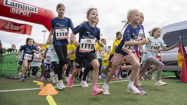 XXL-Bilderstrecke: 107 Fotos von den Helden des LaminatDepot-Lauf in Velbert
