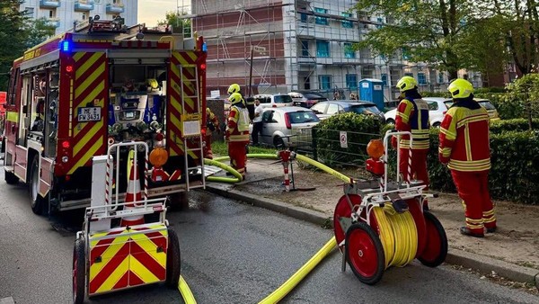 Feuerwehr Heiligenhaus löscht Küchenbrand: Keine Verletzten, Wohnung unbewohnbar