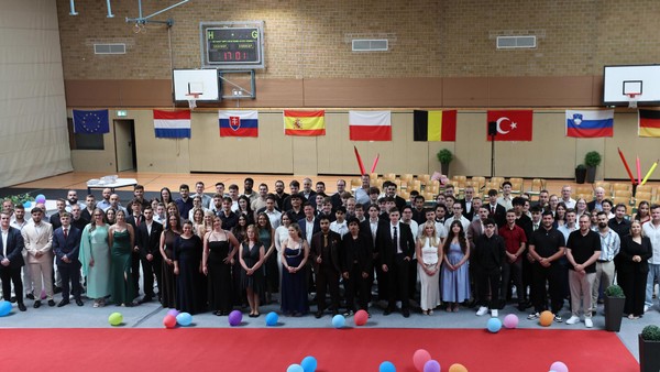 Berufskolleg Niederberg in Velbert verabschiedet 110 Schülerinnen und Schüler