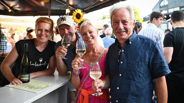 Das größte Volksfest von Velbert macht sich bereit: Alle Infos zum 35. Weinfest