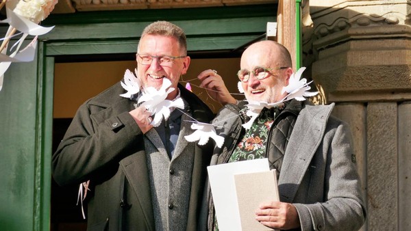 Spende statt Geschenke: Velberter Hochzeitspaar sammelt für die Tafel