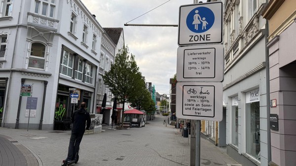 E-Scooter in Velbert: Händler ärgert sich über rücksichtslose Fahrer