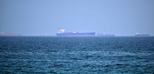 Iran-Krieg: Crew meldet Angriff auf Tanker in der Straße von Hormus