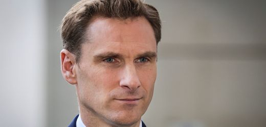 Ärmelkanal: Ein britischer Politiker wird interviewt – dann fallen Schüsse