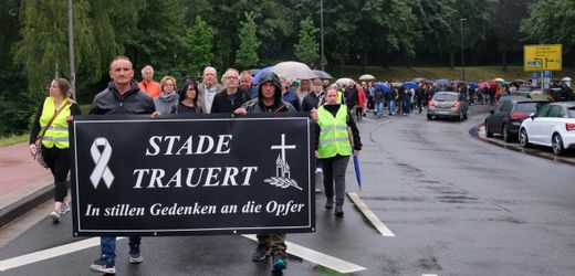 Stade: Zahlreiche Menschen nehmen an Gedenken für Opfer teil