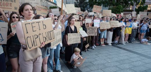 Ukraine: Tausende demonstrieren in Kyjiw gegen Ablöse von Verteidigungsminister Fedorow