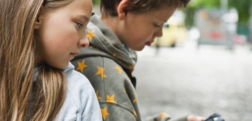 Kinder ohne Smartphone lesen besser