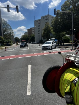 FW-Velbert: Verkehrsunfall mit zwei Pkw am Willi-Brandt-Platz