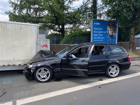 POL-ME: Alleinunfall nach Sekundenschlaf: Hoher Sachschaden – 2607013