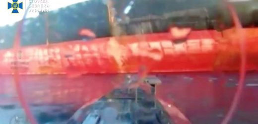 Ukraine: Kyjiw beschießt russische Öltanker