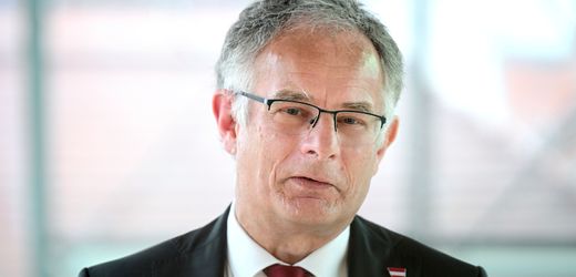 Österreich: Finanzminister Marterbauer will trotz Krebsdiagnose im Amt bleiben