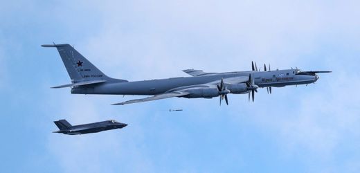 Russland: Aufklärungsflugzeug soll Sonarbojen neben britischem Flugzeugträger abgeworfen haben