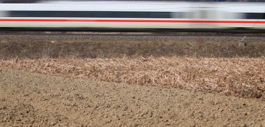 Deutsche Bahn: Vater raucht am Bahnsteig und Zug fährt mit einjähriger Tochter davon