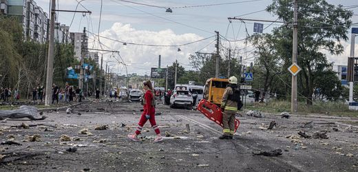 Russland greift Bushaltestelle in Sumy mit Gleitbombe an