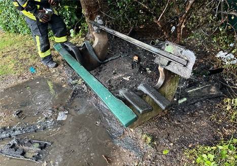 Vorfall am Wochenende: Parkbank in Geldern angezündet