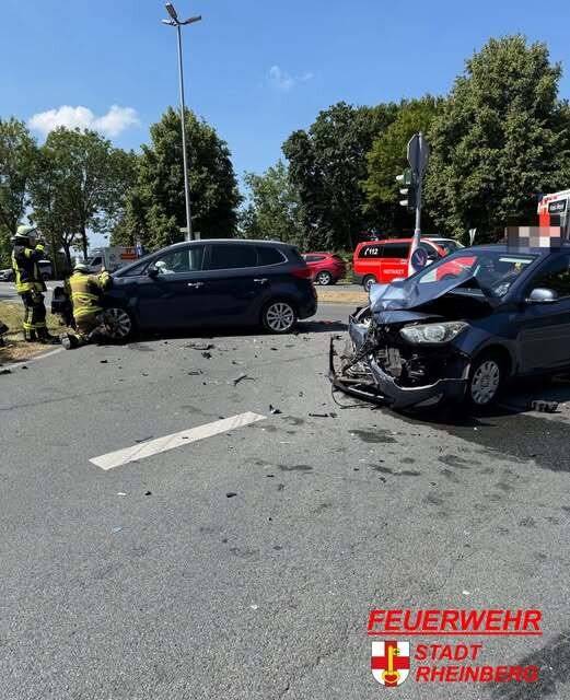 Verkehrsunfall in Rheinberg: Zwei Autos auf Kreuzung zusammengestoßen