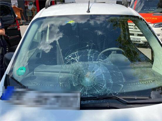 Unfall in Wülfrath: 13-Jähriger prallt gegen Windschutzscheibe eines Autos