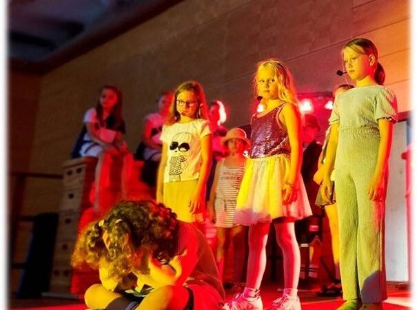 Theaterprojekt an der Peter-Härtling-Schule in Langenfeld: Stück über Mobbing beleuchtet Verantwortung der Erwachsenen