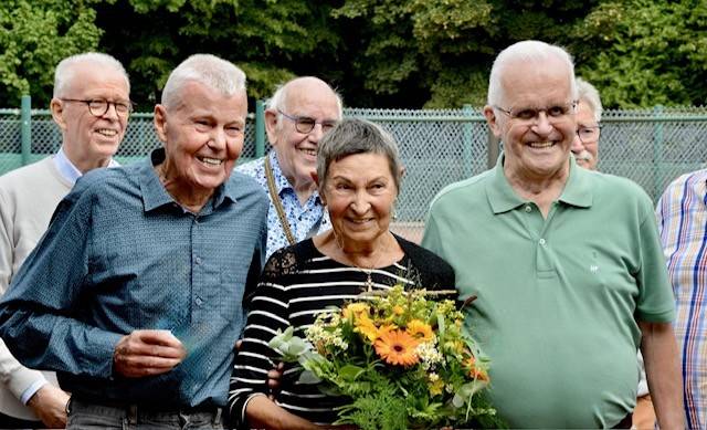 TC Rotweiss Emmerich: Tennis-Senioren feiern fast 50 Jahre Erfolg am Niederrhein