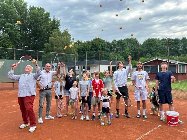 Verein in Neuss: Tennisclub Schwarz-Weiss Holzheim startet Kooperation mit Grundschule