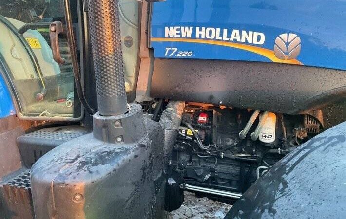 Feuerwehreinsatz in Alpen-Veen: Landwirt löscht brennenden Traktor selbst