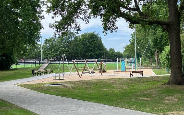 Familien in Mönchengladbach: Spielplatz Broicher Straße wird nach Umbau feierlich eröffnet