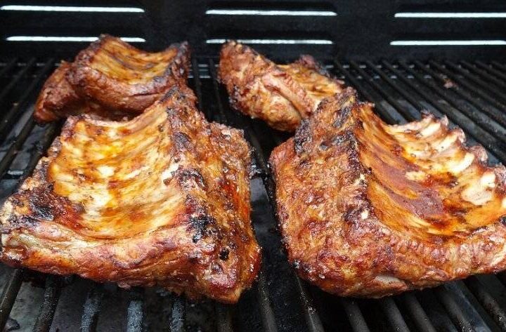 Am 4. Juli ist Internationaler Spareribs-Tag: Sechs Stunden Grillen für zehn Minuten Glück