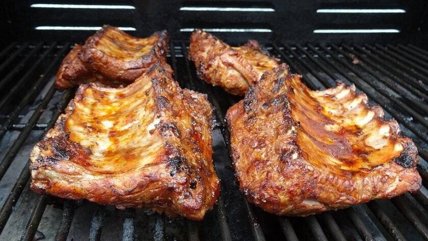 Am 4. Juli ist Internationaler Spareribs-Tag: Sechs Stunden Grillen für zehn Minuten Glück