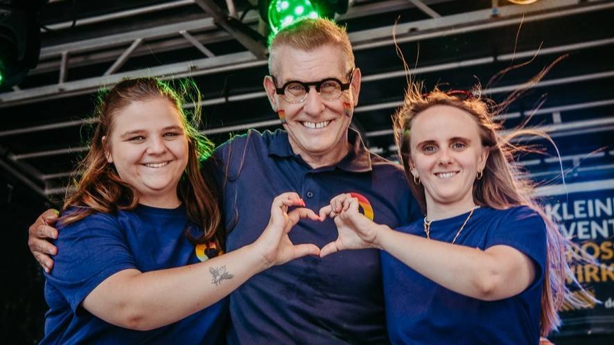 Kreis Queersen zum CSD-Anschlag in Berlin: „Wann hat die Welt gelernt, so zu hassen?“