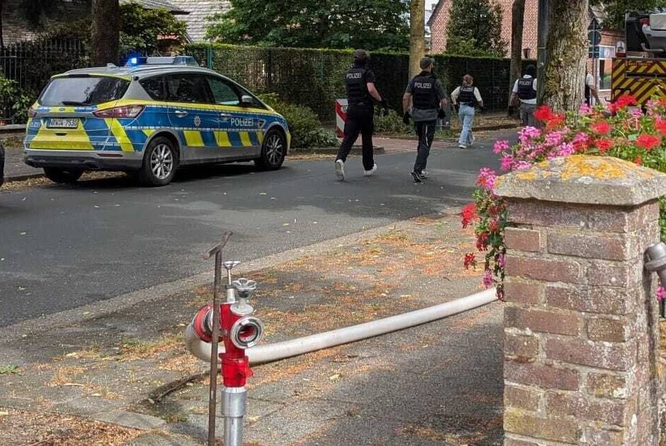 Mann zündet Wohnung in Twisteden an: „Der wollte nicht sterben“ – Augenzeugen erleben dramatischen Polizeieinsatz