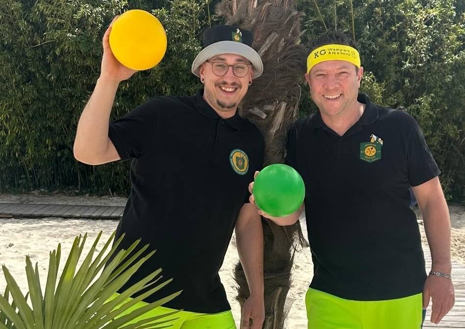 Karneval trifft Sport in Krefeld: Wer traut sich aufs närrische Völkerballfeld?