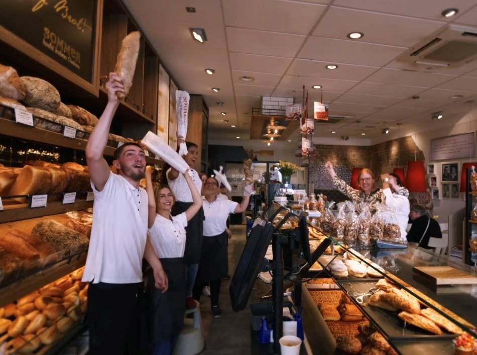 Aktion in Krefeld: Beats statt Brötchen – Bäckerei macht ihre Filiale zur Rave-Location