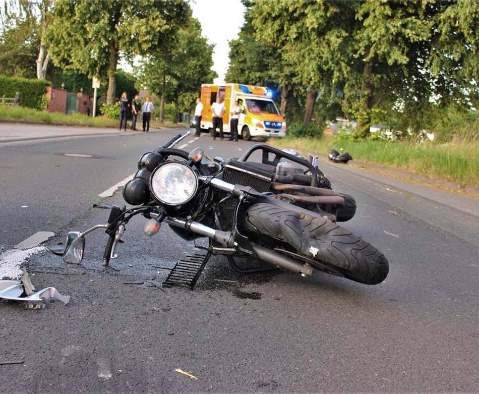 Unfall in Korschenbroich: Motorradfahrer nach Kollision schwer verletzt