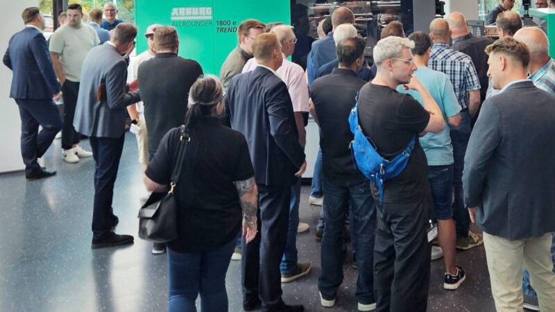Unternehmen in Radevormwald: Besucher erlebten Arburg-Systeme live in Betrieb