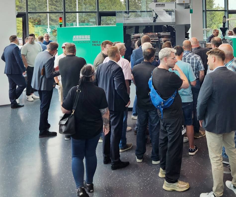 Unternehmen in Radevormwald: Besucher erlebten Arburg-Systeme live in Betrieb