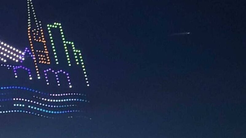 Am Freitagabend in Düsseldorf: Flugkörper verglüht während Drohnenshow der Rheinkirmes – was es war