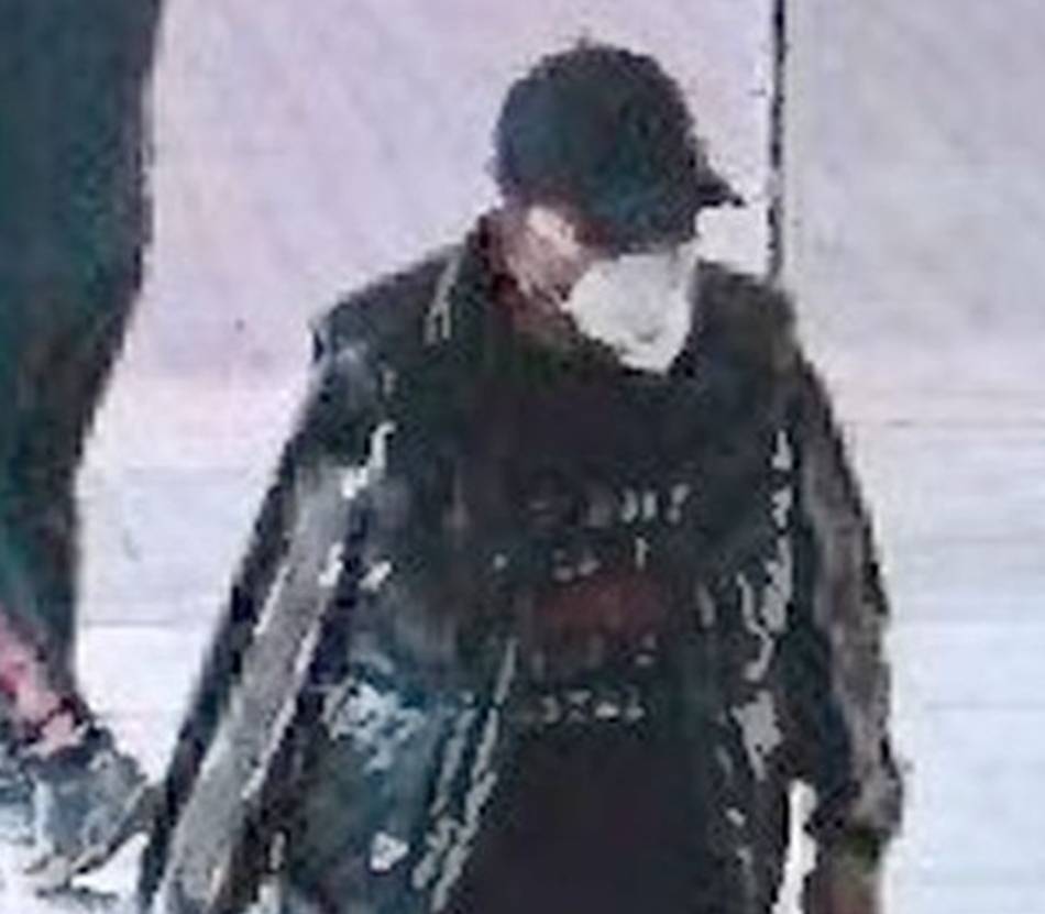 Auf Diebestour in Geldern: Polizei sucht Maskenmann vom Geld-Automaten