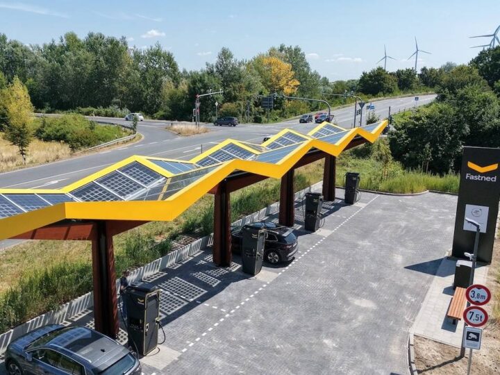 Elektromobilität in Rheinberg: Acht neue Schnellladepunkte an der A57