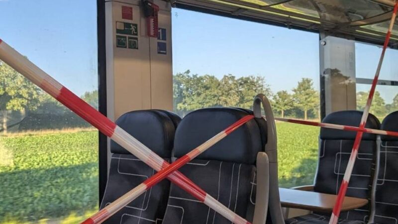 Initiative listet Mängel auf: Auslaufendes Kühlmittel, defekte Toiletten – Pendler kritisieren Zustände im Niersexpress